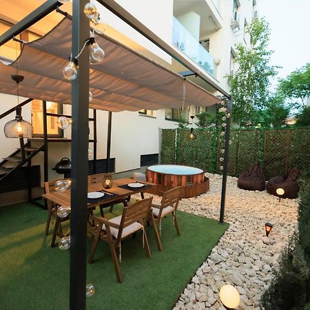 Downtown Hidden Garden With Jacuzzi In Bucharest Apartment Ngoại thất bức ảnh