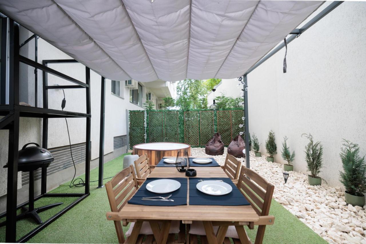 Downtown Hidden Garden With Jacuzzi In Bucharest Apartment Ngoại thất bức ảnh