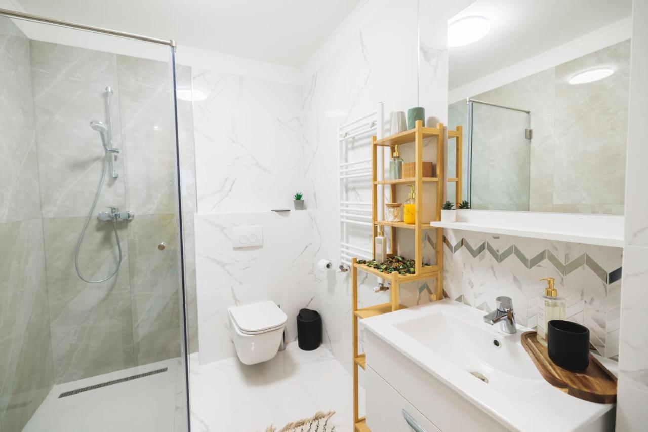Downtown Hidden Garden With Jacuzzi In Bucharest Apartment Ngoại thất bức ảnh