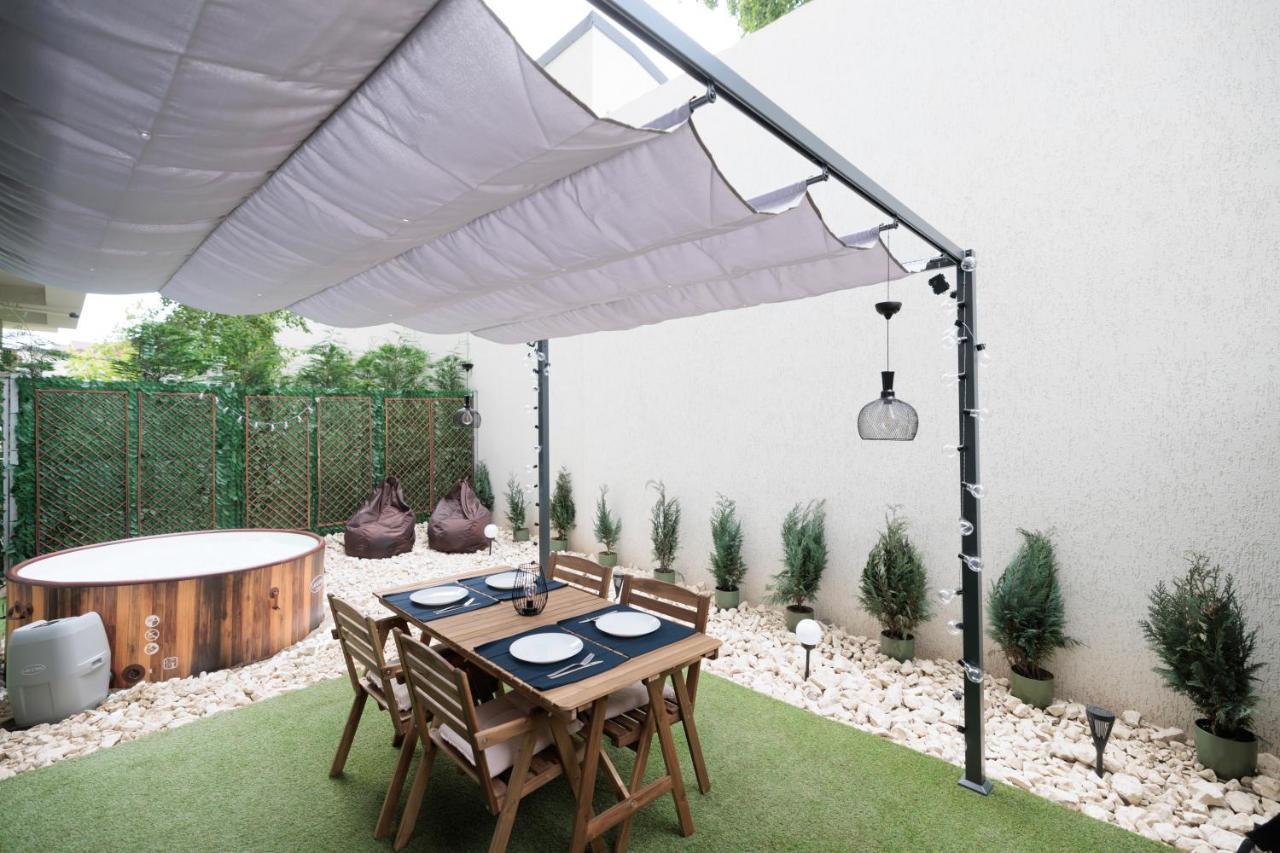 Downtown Hidden Garden With Jacuzzi In Bucharest Apartment Ngoại thất bức ảnh