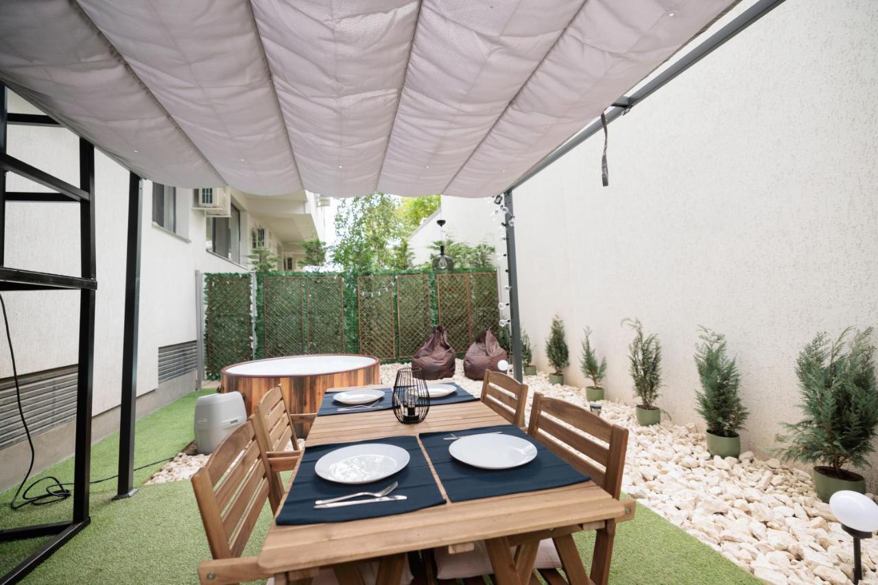 Downtown Hidden Garden With Jacuzzi In Bucharest Apartment Ngoại thất bức ảnh