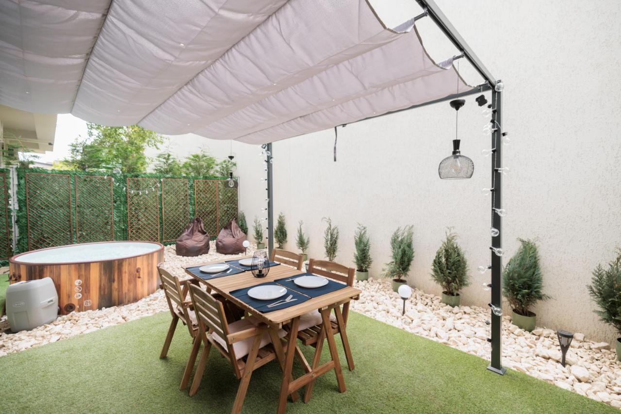 Downtown Hidden Garden With Jacuzzi In Bucharest Apartment Ngoại thất bức ảnh