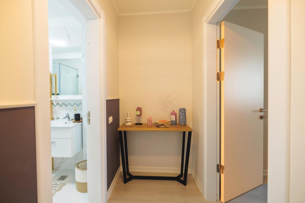 Downtown Hidden Garden With Jacuzzi In Bucharest Apartment Ngoại thất bức ảnh