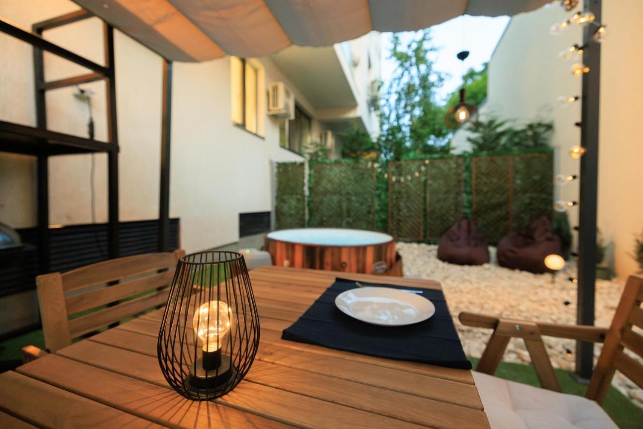 Downtown Hidden Garden With Jacuzzi In Bucharest Apartment Ngoại thất bức ảnh