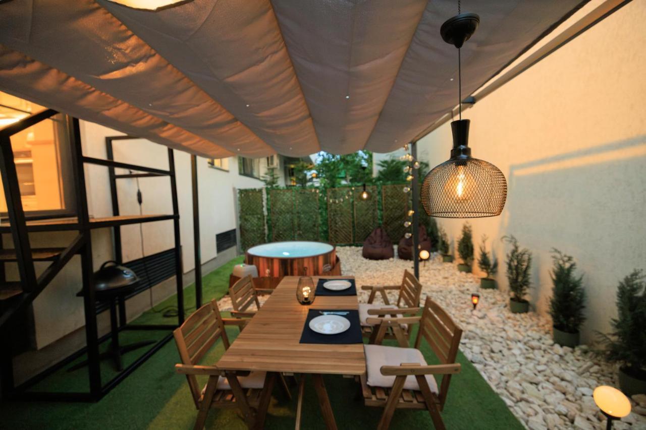Downtown Hidden Garden With Jacuzzi In Bucharest Apartment Ngoại thất bức ảnh