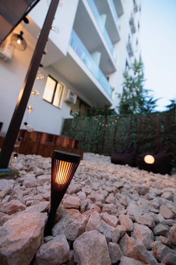 Downtown Hidden Garden With Jacuzzi In Bucharest Apartment Ngoại thất bức ảnh